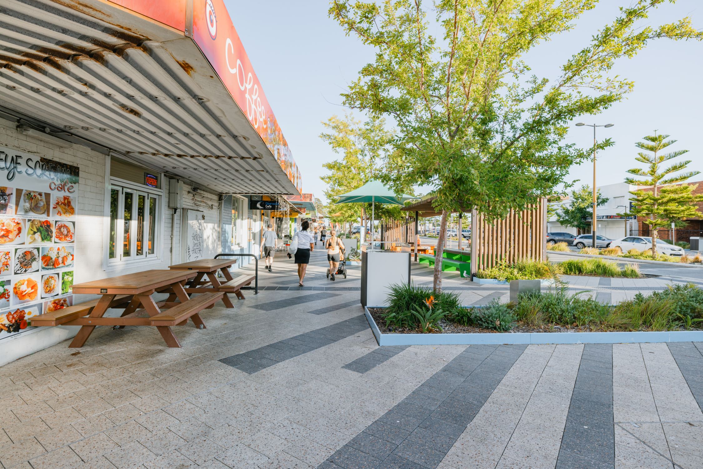 Rockingham-Cafe-Strip